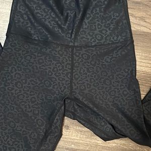 STRONG PHYSIQUEZ black leopard  Dream leggings.